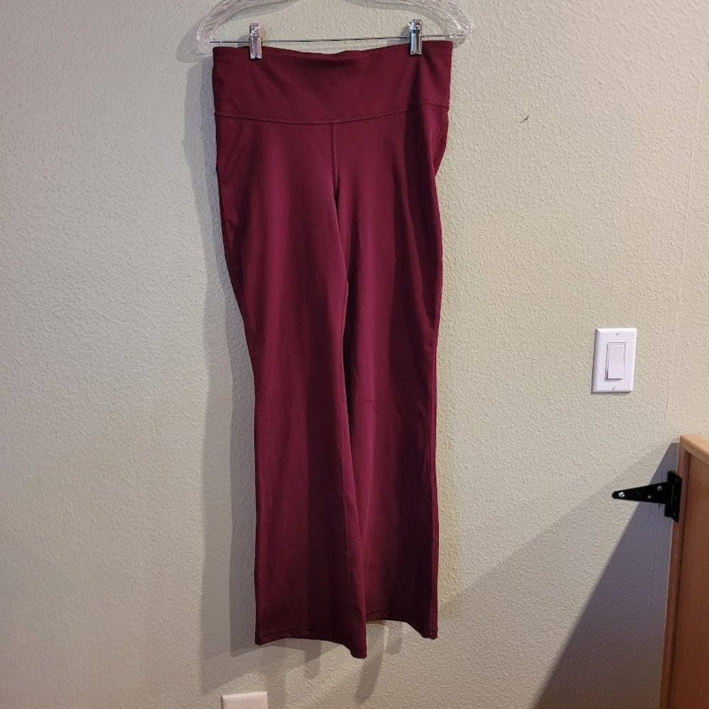 GapFit High Studio Flare Leggings